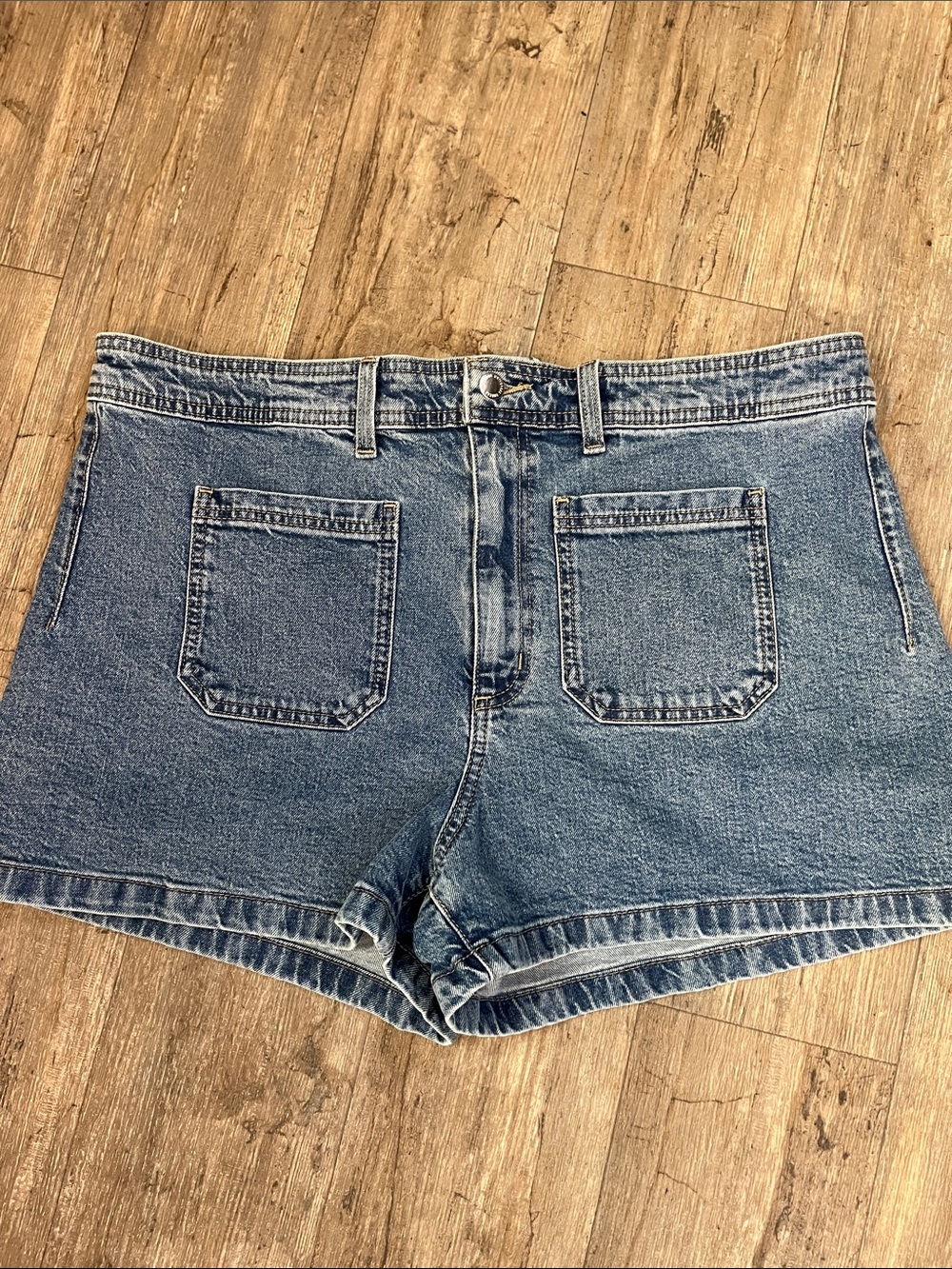 Universal thread sailor shorts size 16